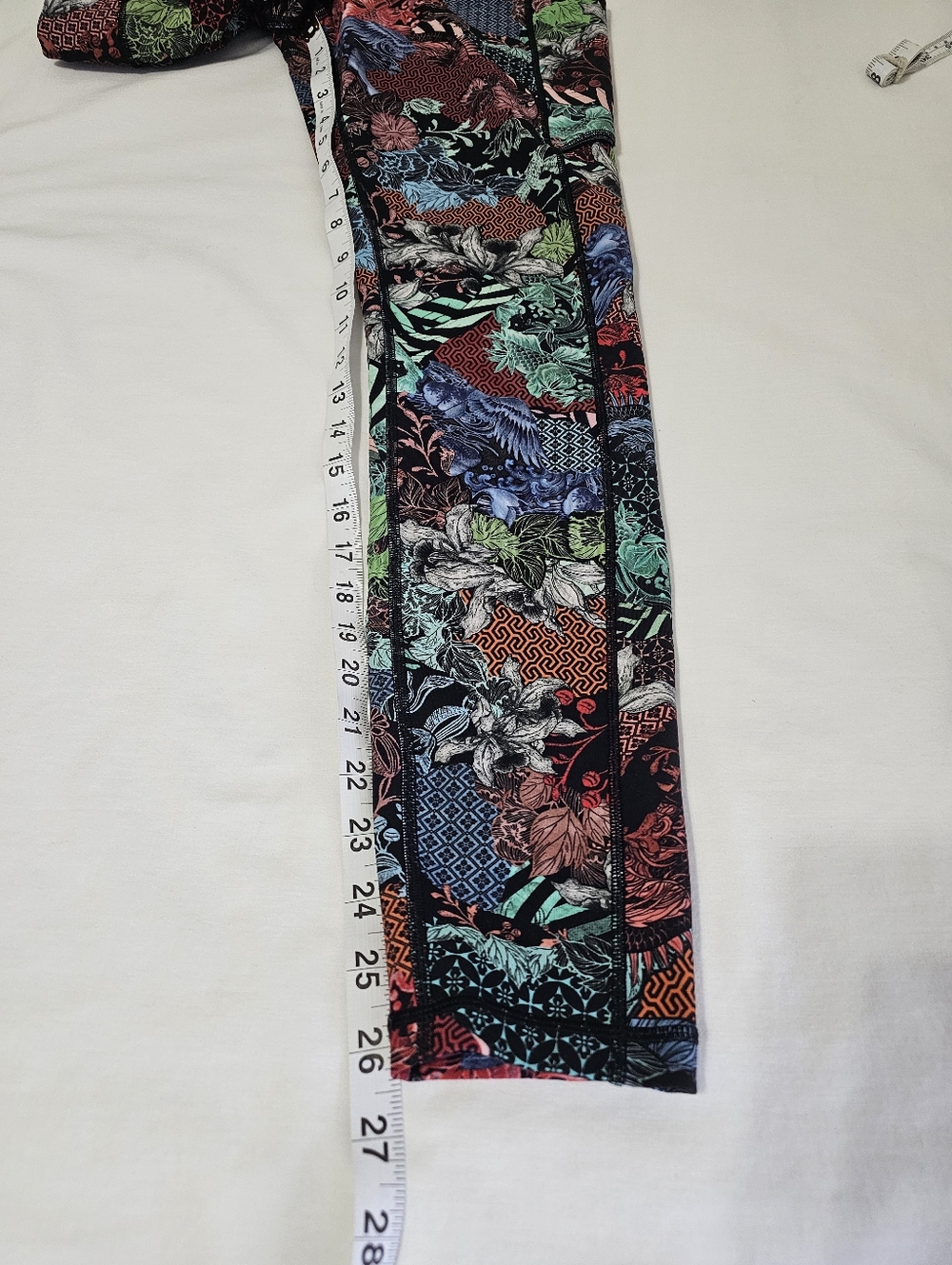 Lululemon Size 8 Floral Patchwork Leggings Black Multicolor Yoga Pants - Picture 8 of 10